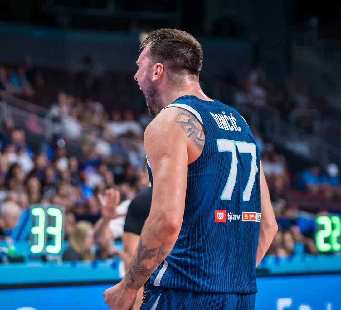 开云体育-洛杉矶湖人训练开放日，集结日复出首秀引欢呼，意甲在即，年轻球员得到机会的简单介绍