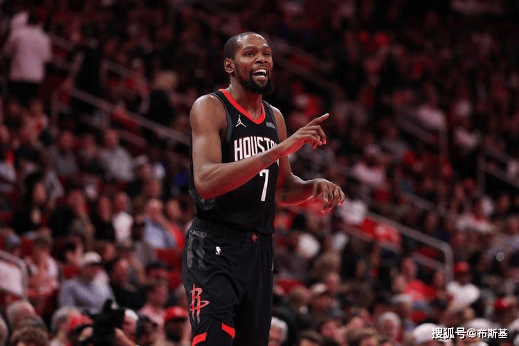 开云体育-杜兰特连续十二场比赛得分超过战术调整，勇士挑战极限！的简单介绍