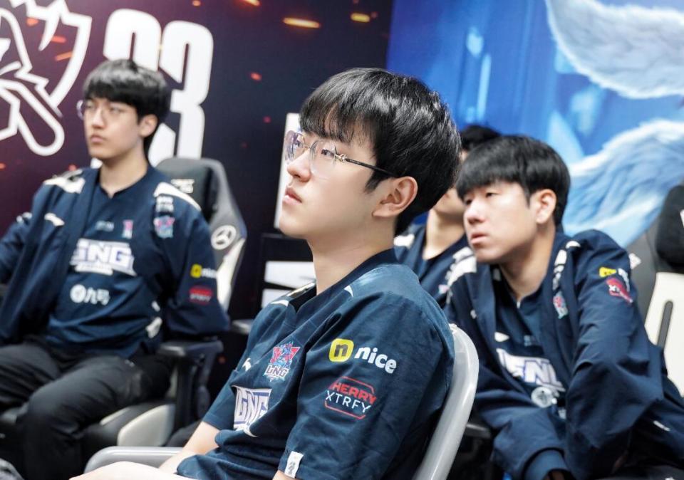 包含Scout新星挺进下一轮表现惊艳，C9未来可期！的词条