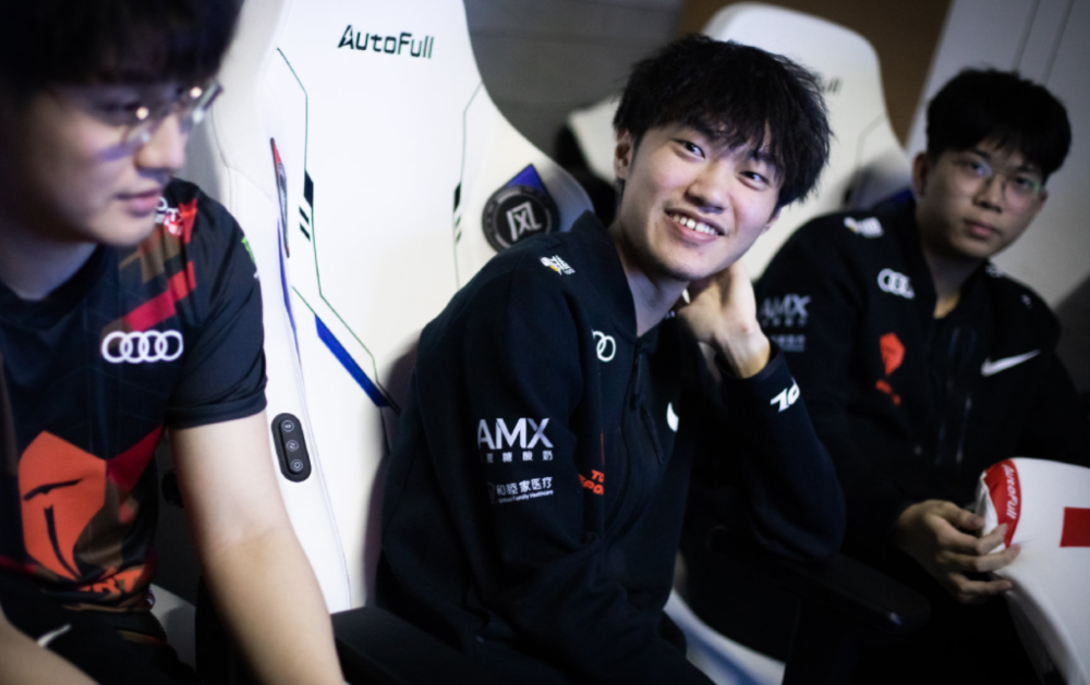 包含Karsa迎来十赛季高光表现，公牛球迷沸腾！的词条